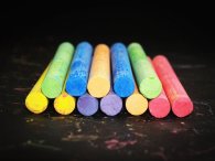 Symbolbild bunte Kreide Symbolbild bunte Kreide