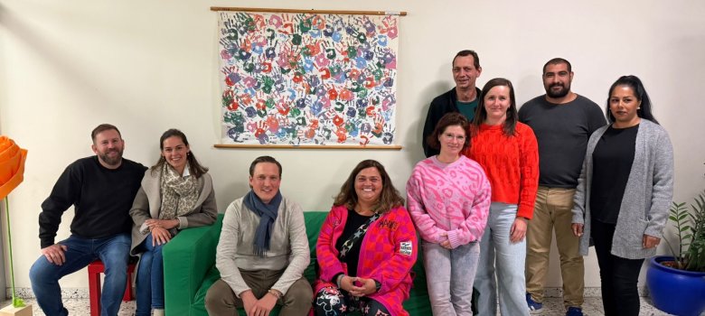 Auf dem Bild von links: Luca Aprile, Bianca Prismantas-Emrich, Christian Nünlist (Vorsitzender), Serpil Eken (stell. Vorsitzende), Kathrin Gerhardt, Stefan Süring, Regina Brem, Eren Kizil, Sarah Günay