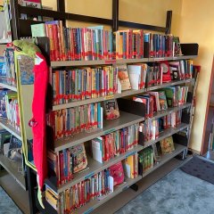 Bücherregal